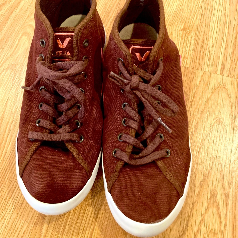 Veja Women’s High Top shoes